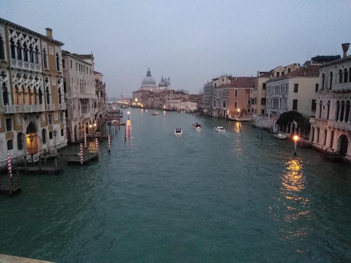 Raggio Di Sole Dietro Piazza San Marco Venezia Eksteriør bilde