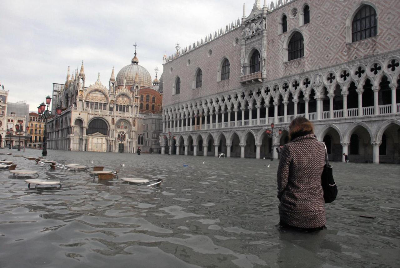 Raggio Di Sole Dietro Piazza San Marco Venezia Eksteriør bilde