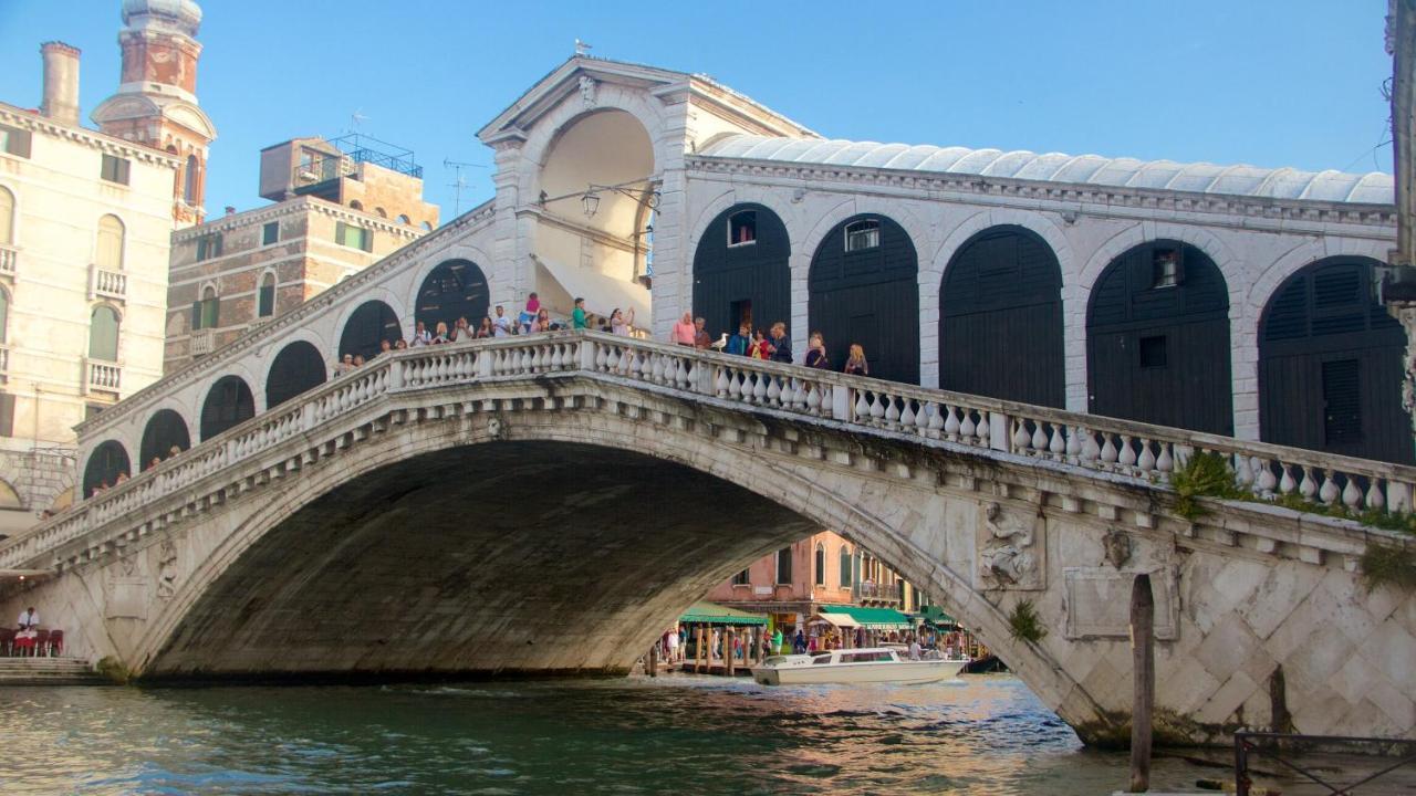 Raggio Di Sole Dietro Piazza San Marco Venezia Eksteriør bilde