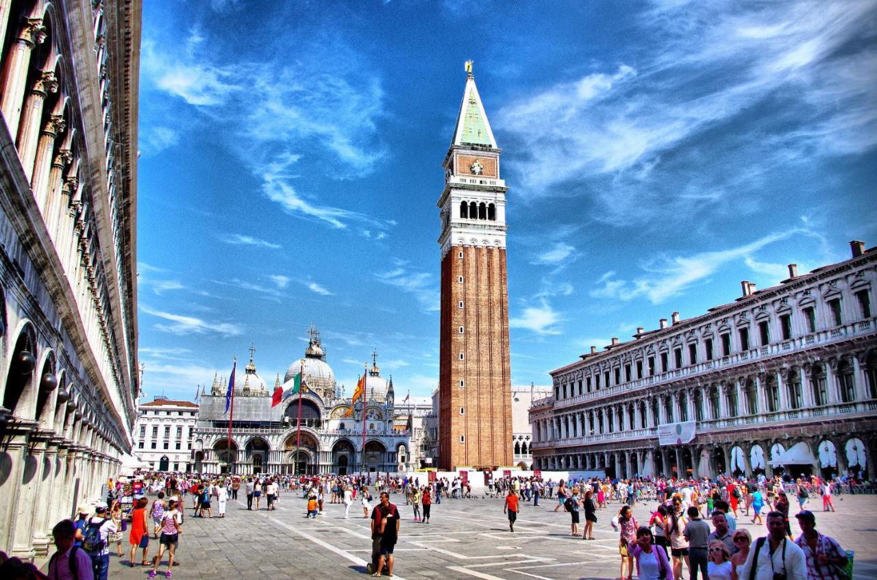Raggio Di Sole Dietro Piazza San Marco Venezia Eksteriør bilde
