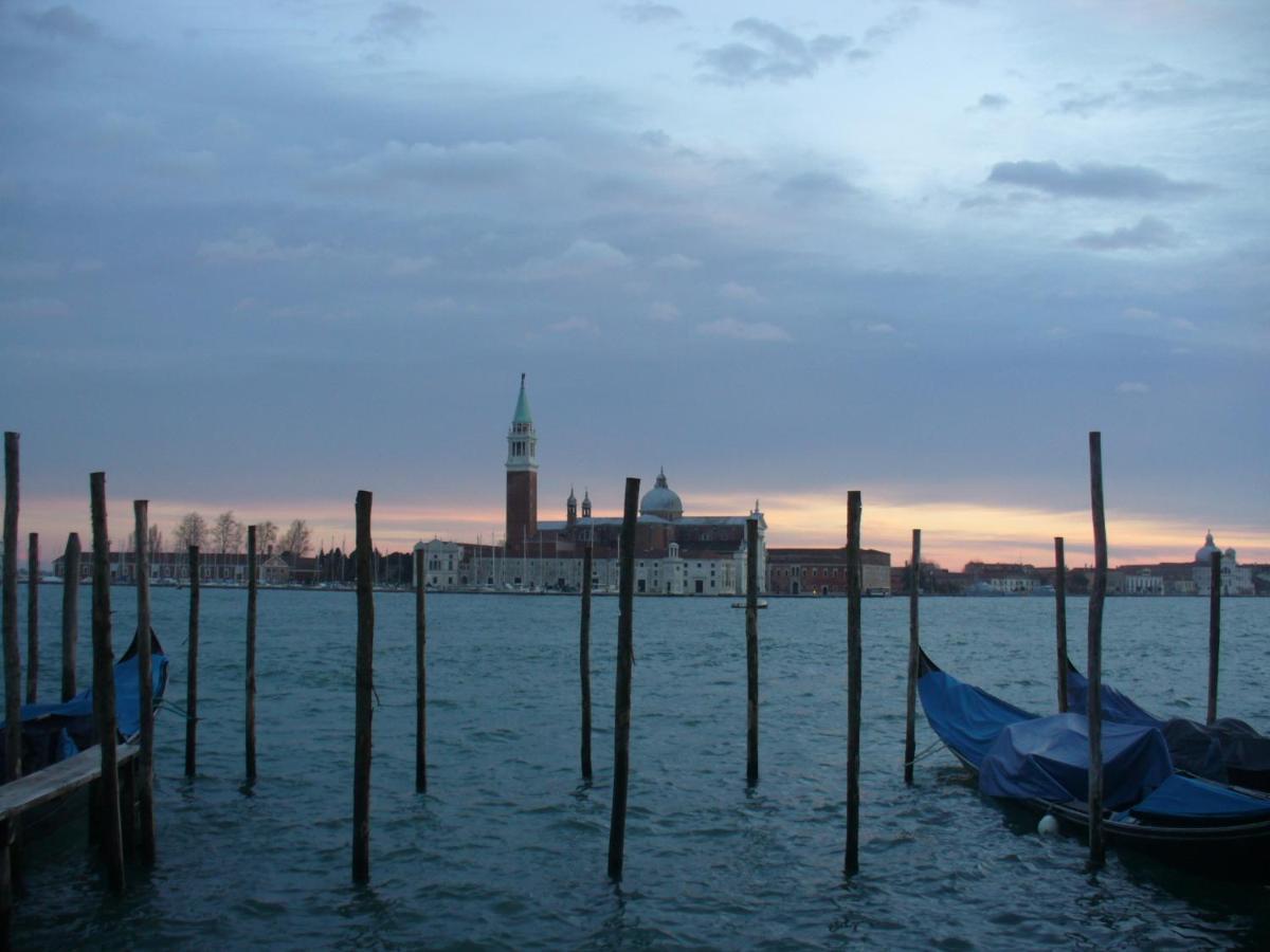Raggio Di Sole Dietro Piazza San Marco Venezia Eksteriør bilde